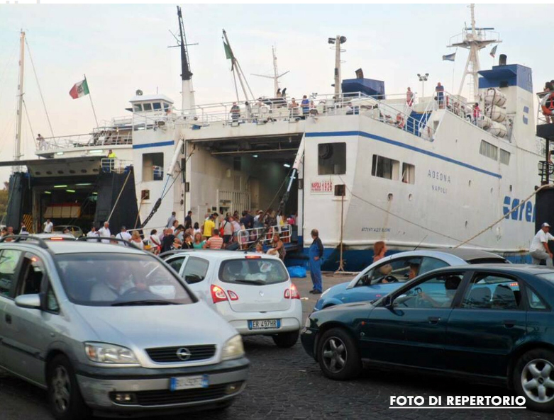 “QUANTO SEI BELLA ISCHIA E QUANTO SEI CAOTICA”. TURISTI STRANIERI GIUDICANO L’ISOLA