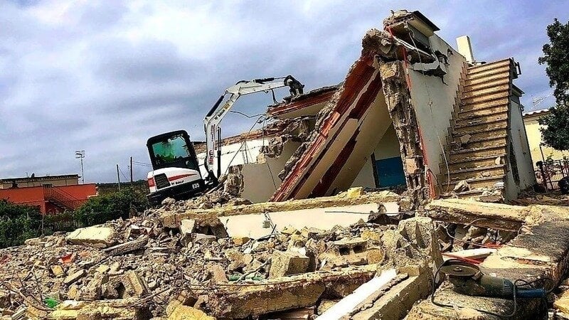 NAPOLI, PROMOSSA PETIZIONE POPOLARE CONTRO GLI ABBATTIMENTI DELLE CASE DI NECESSITÀ IN CAMPANIA