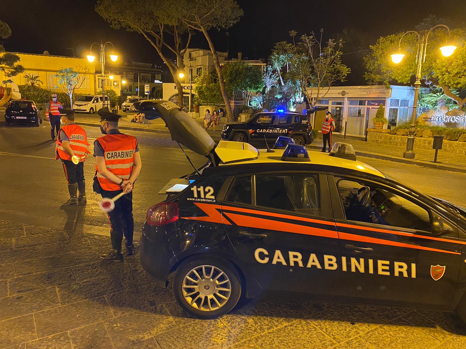 FERRAGOSTO BLINDATO A ISCHIA E PROCIDA: COLTELLI, DROGA, MULTE E SEQUESTRI
