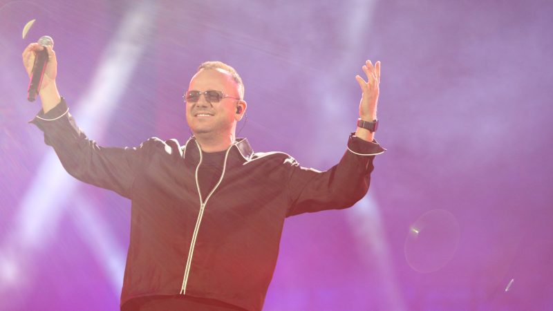 GIGI D’ALESSIO UN VORTICE DI EMOZIONI A PIAZZA PLEBISCITO