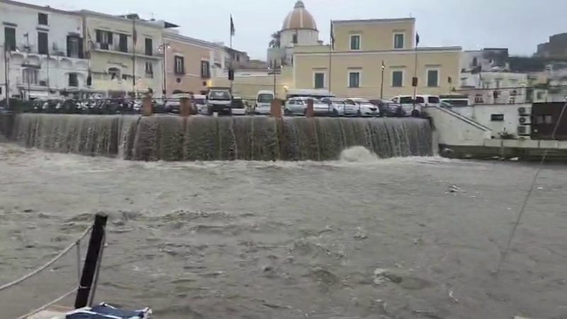 LA LETTERA. IL GIORNO DEL NUBIFRAGIO CE LA SIAMO VISTA BRUTTA A FORIO