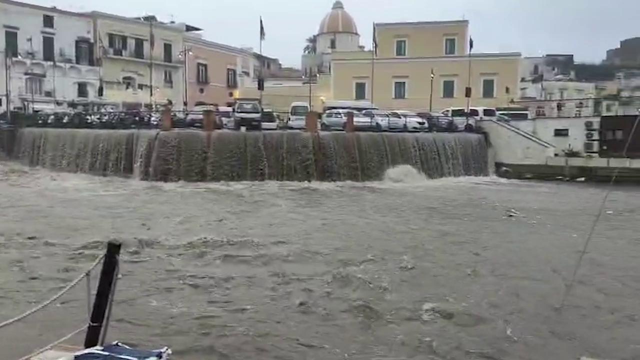 LA LETTERA. IL GIORNO DEL NUBIFRAGIO CE LA SIAMO VISTA BRUTTA A FORIO