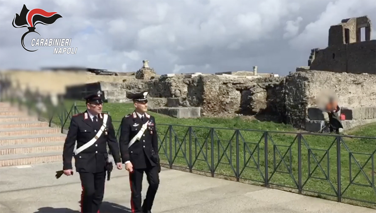 SCAVI DI POMPEI: 4 TURISTI SPAGNOLI SCAVALCANO ED ENTRANO NEL PARCO ARCHEOLOGICO. CARABINIERI DENUNCIANO I RAGAZZI