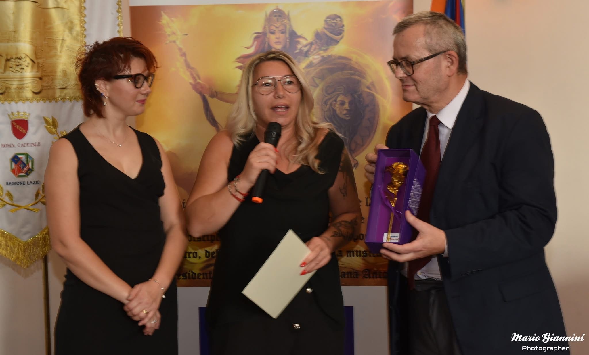 PREMIO INTERNAZIONALE “LA ROSA D’ORO – DONNE AL CENTRO”