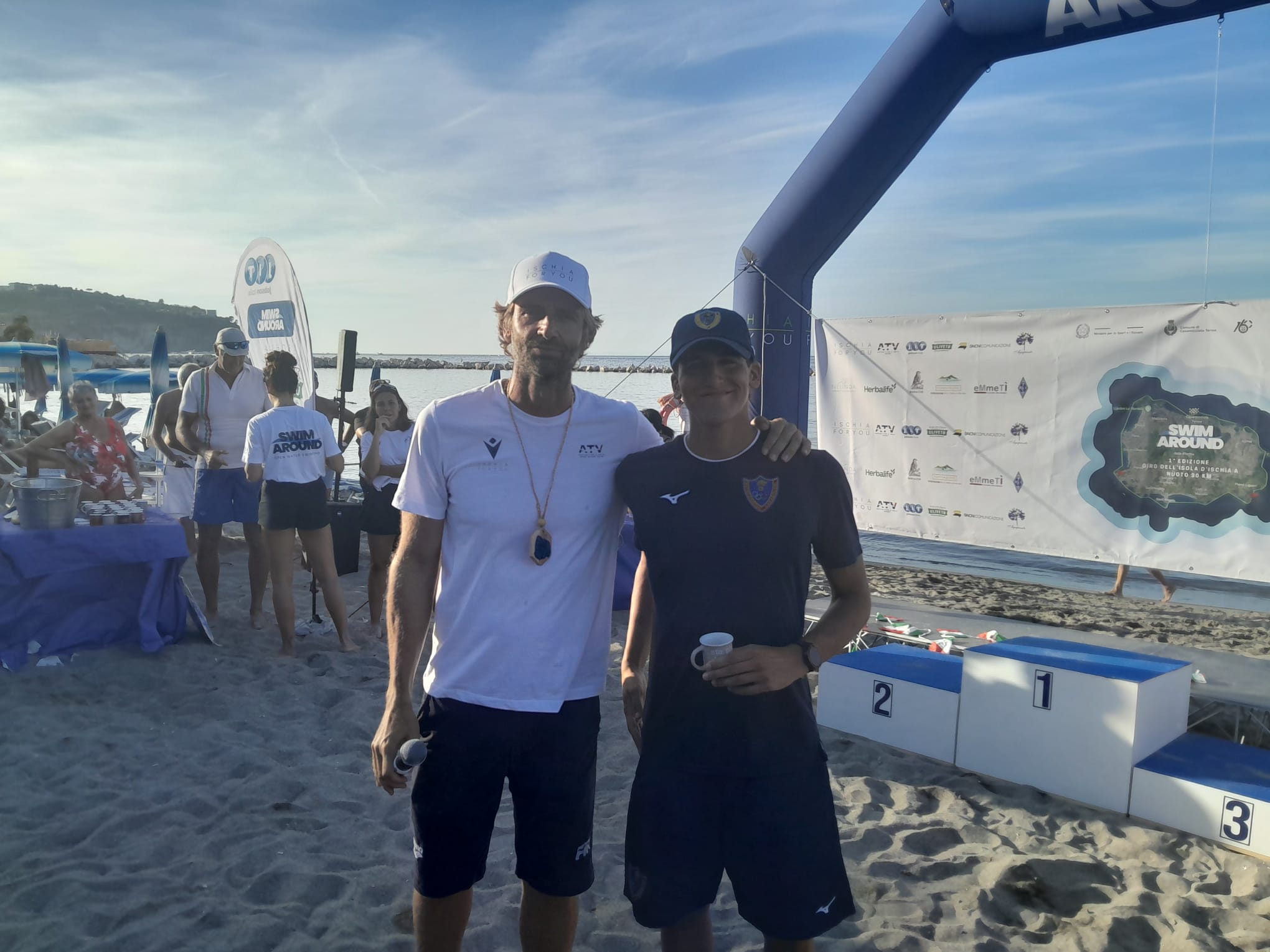 SWIM AROUND ISCHIA: UNA PRIMA EDIZIONE DA INCORNICIARE. LE DICHIARAZIONI DEL SINDACO GIOSI FERRANDINO E MASSIMILIANO ROSOLINO