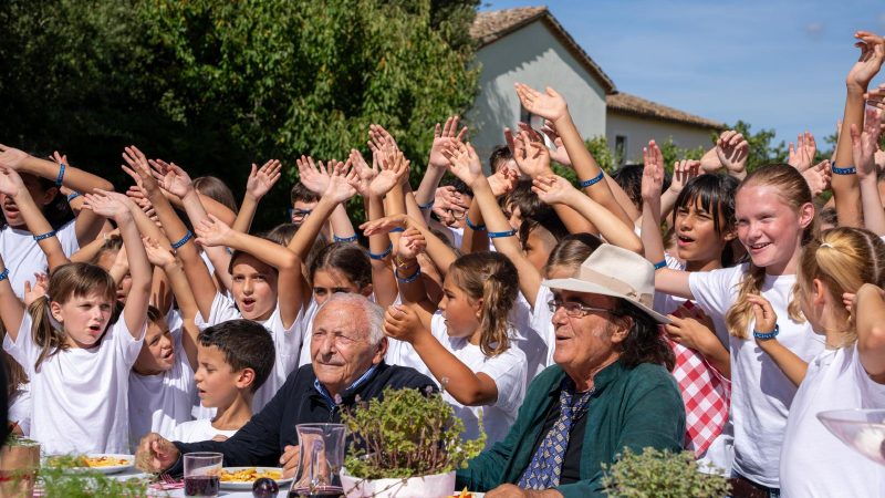 L’INNO “VAI ITALIA” DI MOGOL E AL BANO CON CINQUANTA BAMBINI DEL CORO DI CAIVANO E DELL’ANTONIANO