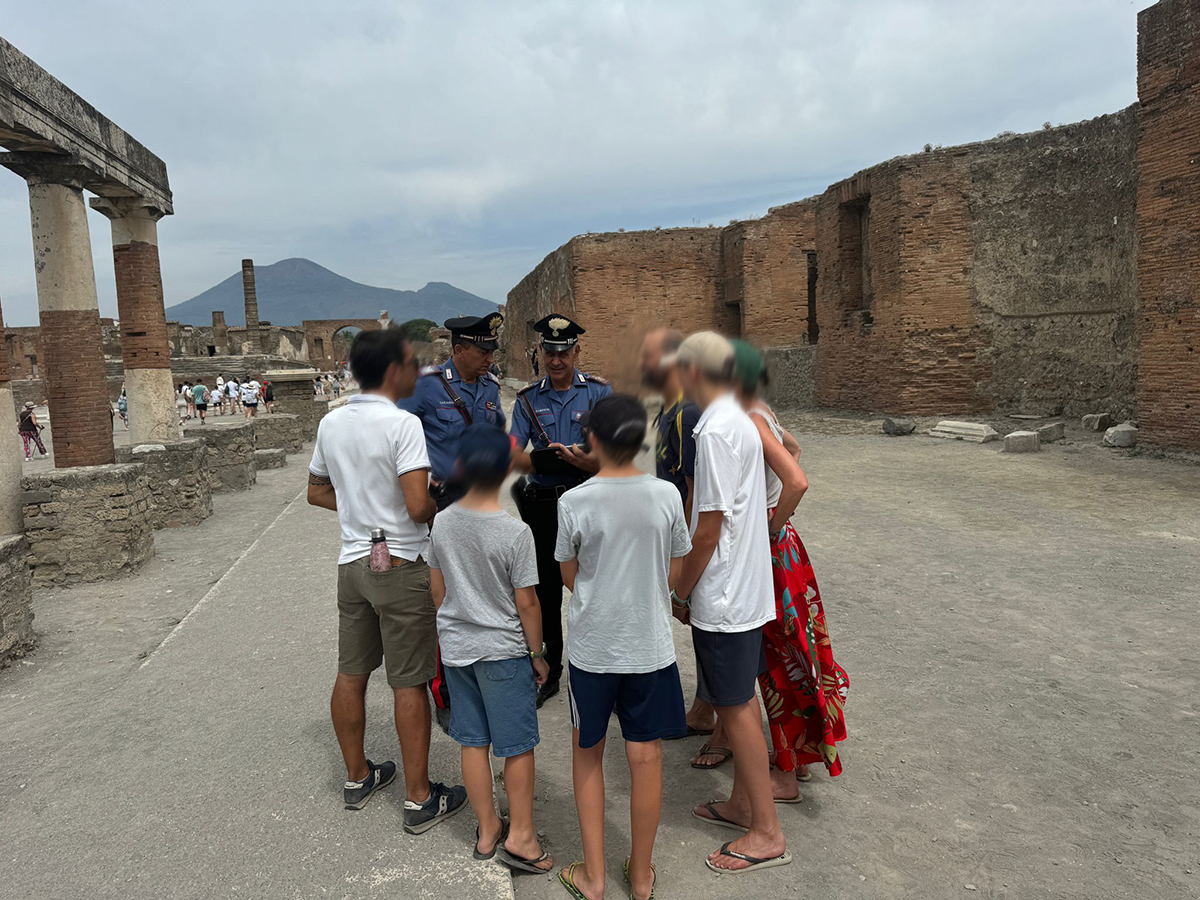 POMPEI. LOTTA ALLE GUIDE TURISTICHE ABUSIVE NEL PARCO ARCHEOLOGICO. CARABINIERI DENUNCIANO 44ENNE
