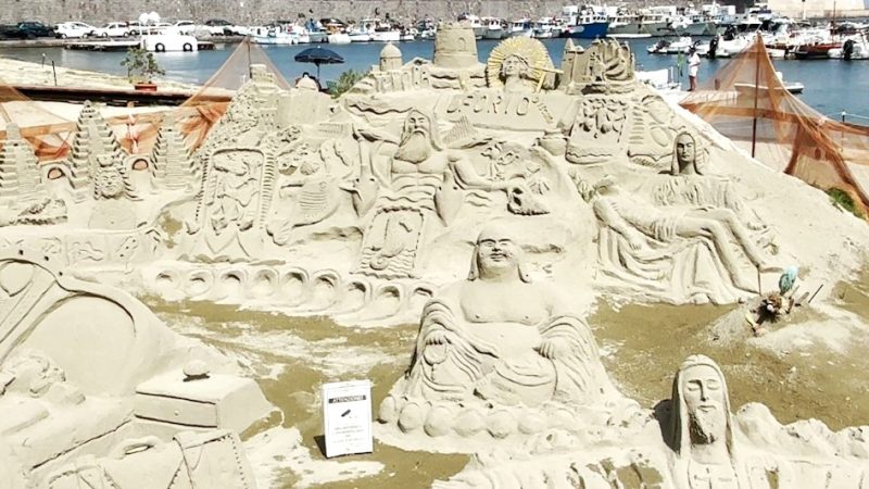 SCULTURE DI SABBIA A FORIO: LE OPERE DELL’ARTISTA ANTONIO IANNINI APPREZZATE DA MIGLIAIA DI TURISTI (video)