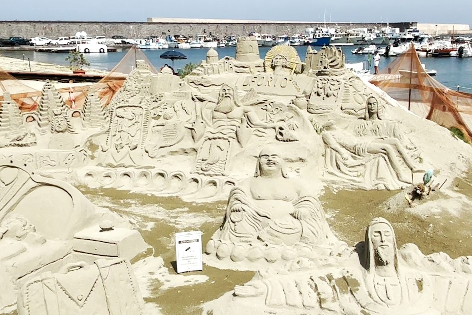 SCULTURE DI SABBIA A FORIO: LE OPERE DELL’ARTISTA ANTONIO IANNINI APPREZZATE DA MIGLIAIA DI TURISTI (video)