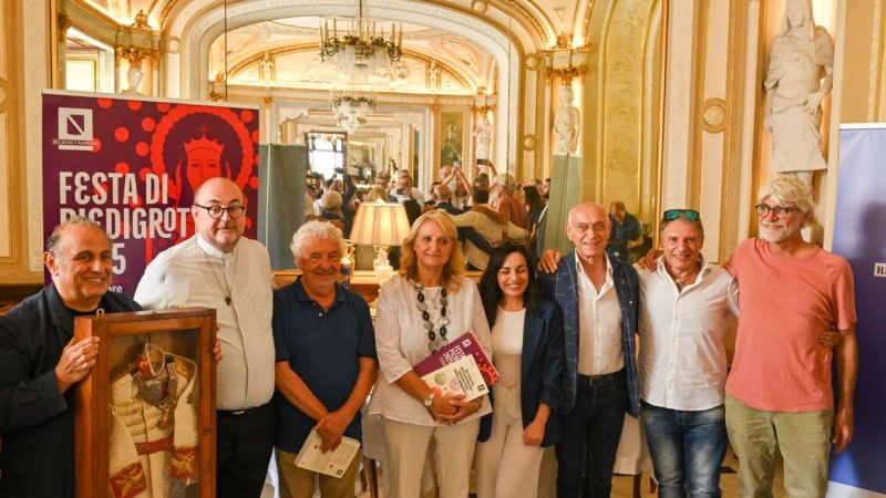 FESTA DI PIEDIGROTTA 2025: RITORNA LA PROCESSIONE DELLA MADONNA VIA MARE NEL CUORE DI NAPOLI.