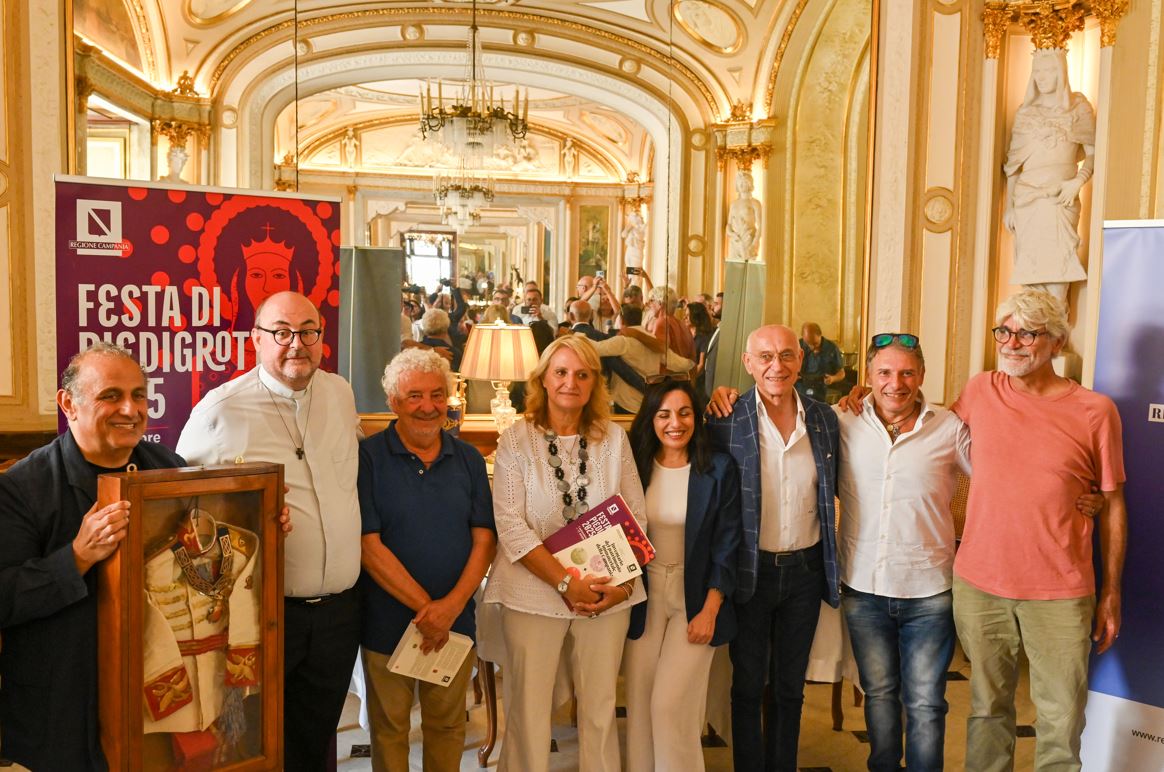 FESTA DI PIEDIGROTTA 2025: RITORNA LA PROCESSIONE DELLA MADONNA VIA MARE NEL CUORE DI NAPOLI.
