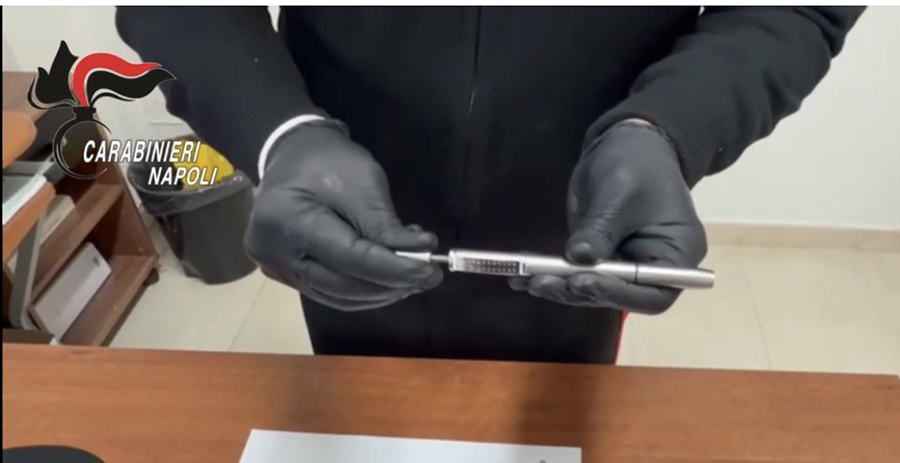 NAPOLI. IL TRAFFICO DELLE ARMI E LA SUA EVOLUZIONE. PENNE PRONTE PER UCCIDERE. CARABINIERI ARRESTANO 27ENNE