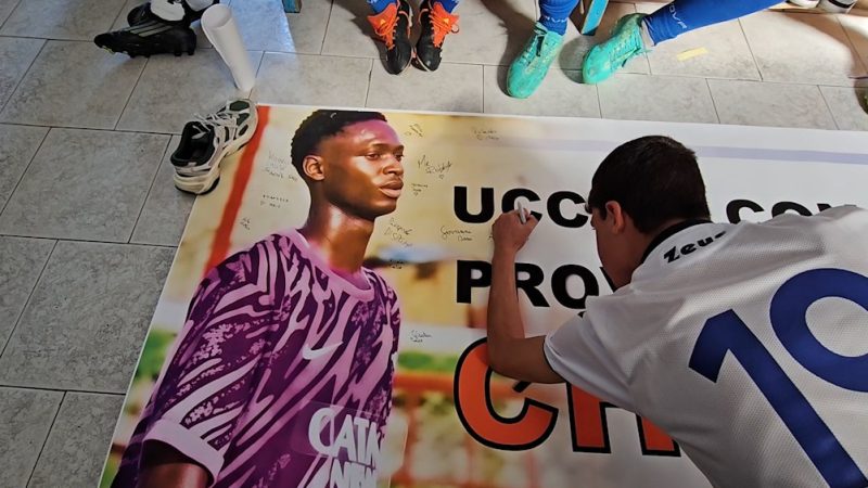UCCISO CON L’INGANNO DI UN PROVINO, I RAGAZZI DEL “FORIO UNITED” RICORDANO IL GIOVANE CHEIKH TOURÉ (video)