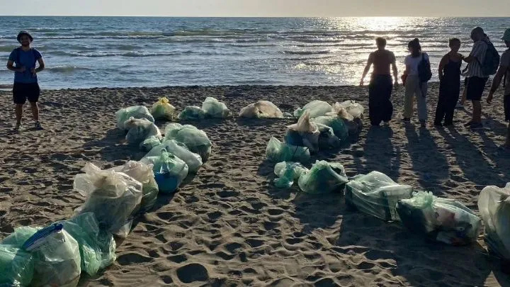 “APERIMUNNEZZA”: A LICOLA UNA GIORNATA DI PULIZIA, MUSICA E COMUNITÀ CON I MAIN PARTNER TUENDA E MADRE