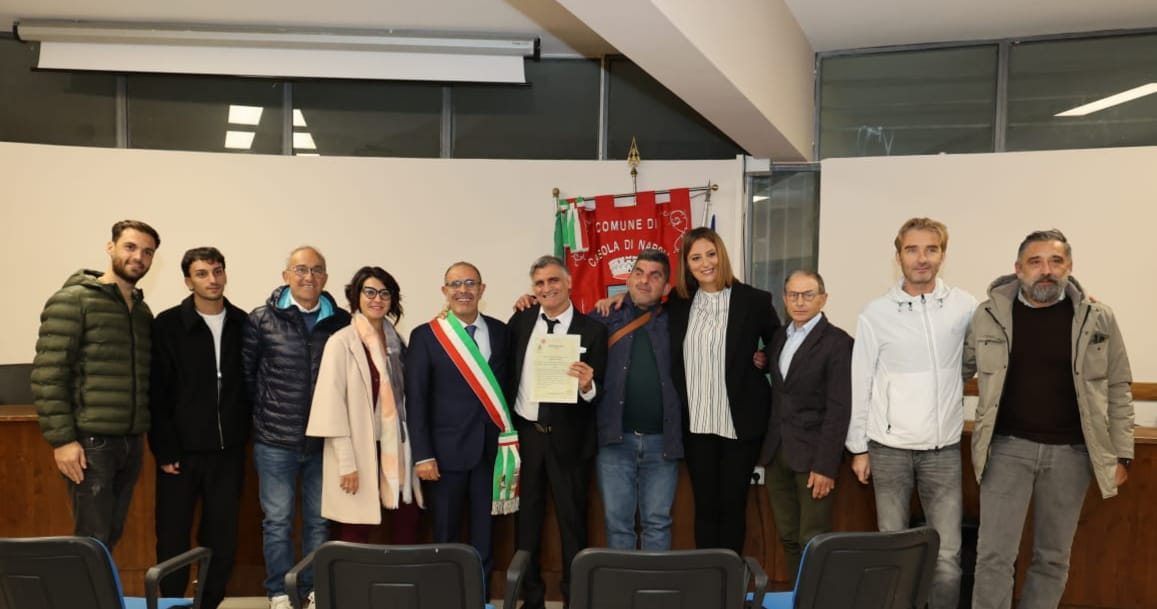 CASOLA DI NAPOLI: CITTADINANZA ONORARIA ALL’ATTORE ANGELO IANNELLI, PULCINELLA ALTRUISTA E SOLIDALE