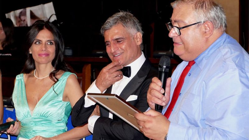 L’OPERA SOCIALE DEL PULCINELLA DI ANGELO IANNELLI RACCONTATA DAI VERSI POETICI DI GENNARO SAVIO