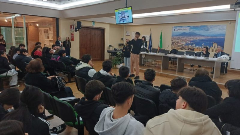 “PARCHEGGIA IL CELLULARE”: L’INVITO AGLI AUTOMOBILISTI PER PREVENIRE GLI INCIDENTI STRADALI