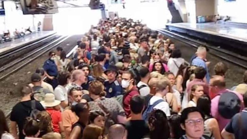 SCIOPERO EAV: I LAVORATORI CHIEDONO RISPETTO, SICUREZZA E DIGNITÀ. “BASTA CON QUESTA DIRIGENZA AUTOREFERENZIALE”