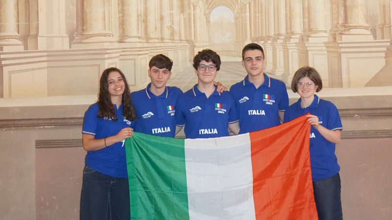 DA ISCHIA A ZURIGO, PASSANDO PER IL FUTURO: DUE STUDENTI ISOLANI NELLA NAZIONALE ITALIANA DI FISICA