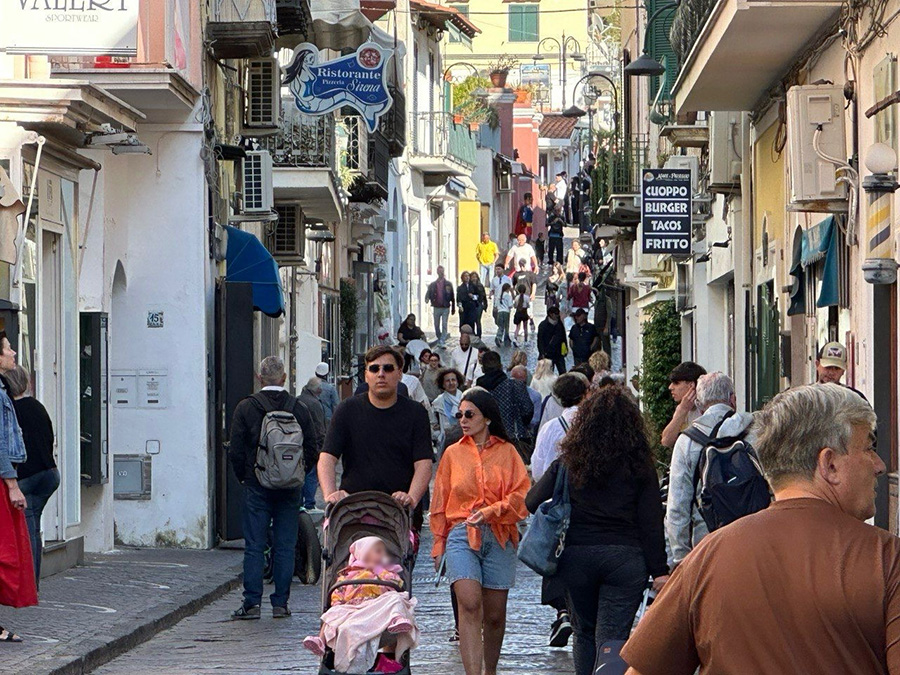 PARTE BENE LA STAGIONE TURISTICA: DATI POSITIVI DALL’OSSERVATORIO DEL COMUNE DI ISCHIA