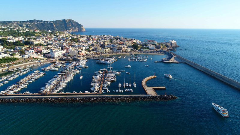 SINDACO VERDE, PRIMA I RESIDENTI: BASTA LASCIARE I CITTADINI ALLA BOA MENTRE LA BANCHINA VA AI FORESTIERI