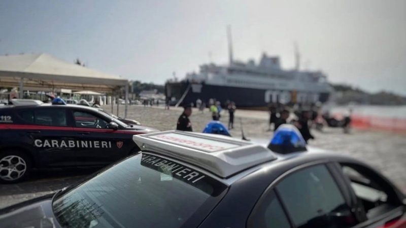 PROCIDA – ISCHIA: SERVIZIO DI CONTROLLO DEL TERRITORIO PER I CARABINIERI. UN ARRESTO PER DROGA E DUE PERSONE DENUNCIATE PER FURTO