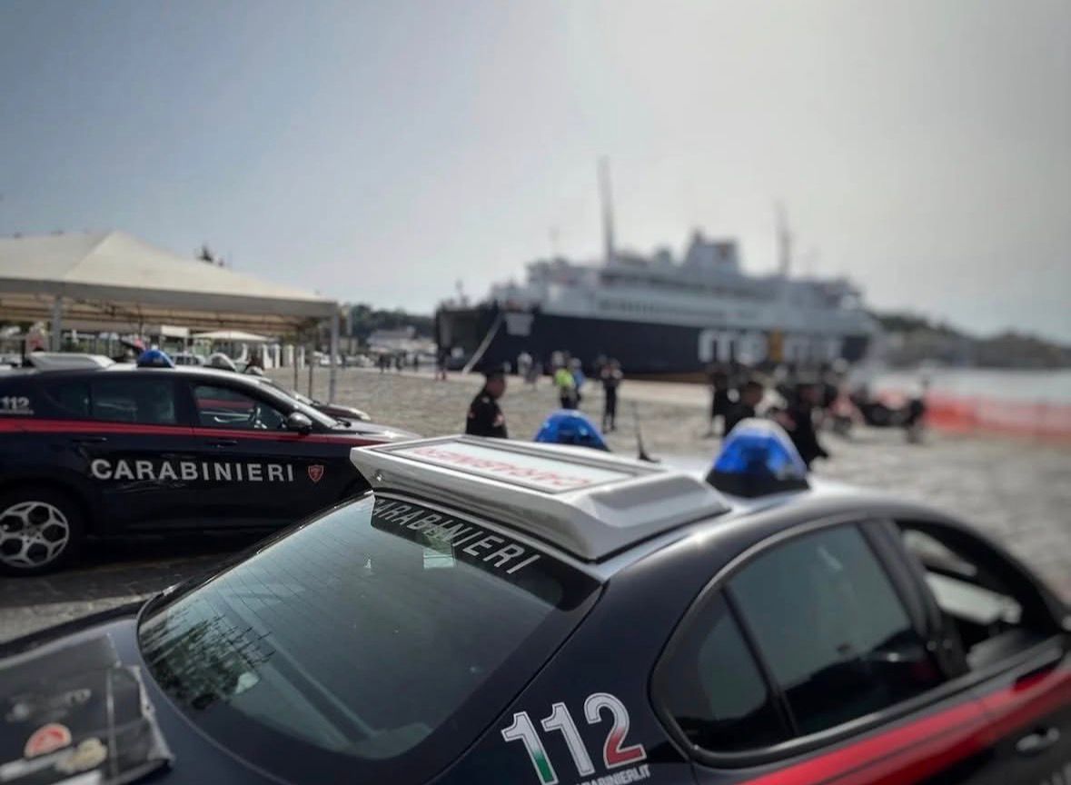 PROCIDA – ISCHIA: SERVIZIO DI CONTROLLO DEL TERRITORIO PER I CARABINIERI. UN ARRESTO PER DROGA E DUE PERSONE DENUNCIATE PER FURTO