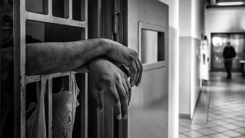 CONVALIDATO L’ARRESTO E LA PERMANENZA IN CARCERE PER IL 47ENNE CHE SCHIAFFEGGIÒ LA PRESIDE A PROCIDA