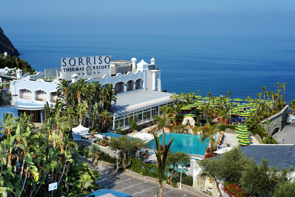 PIT 2026. L’HOTEL SORRISO RESORT DI FORIO si trasforma in BACKSTAGE per le modelle nella sfilata di moda a carattere internazionale