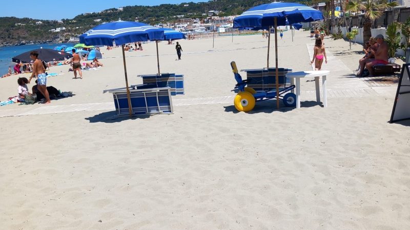 LA SPIAGGIA CHIAIA DI FORIO A ISCHIA È FRUIBILE DA PERSONE FRAGILI E CON PROBLEMI MOTORI