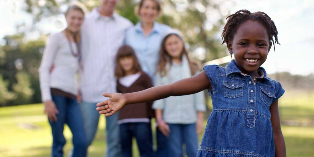 OGNI BAMBINO HA IL DIRITTO AD AVERE UNA FAMIGLIA