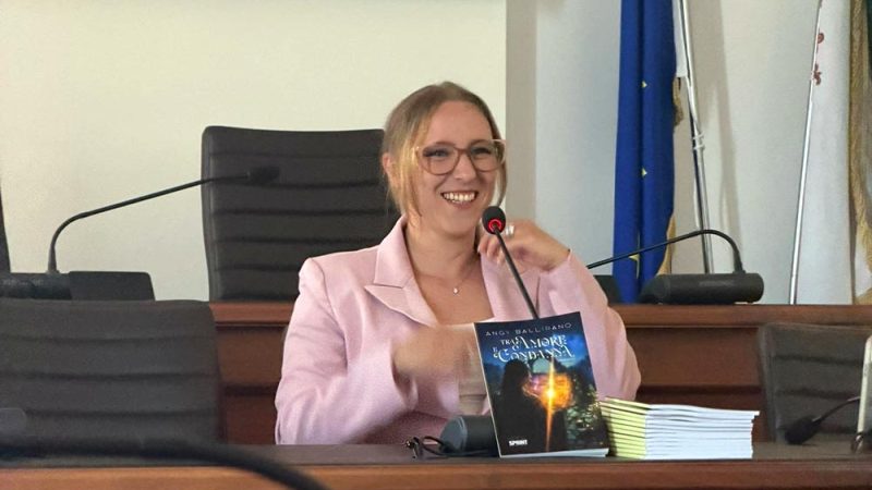 “TRA AMORE E CONDANNA” IL ROMANZO DI ANGY BALLIRANO PRESENTATO A FORIO