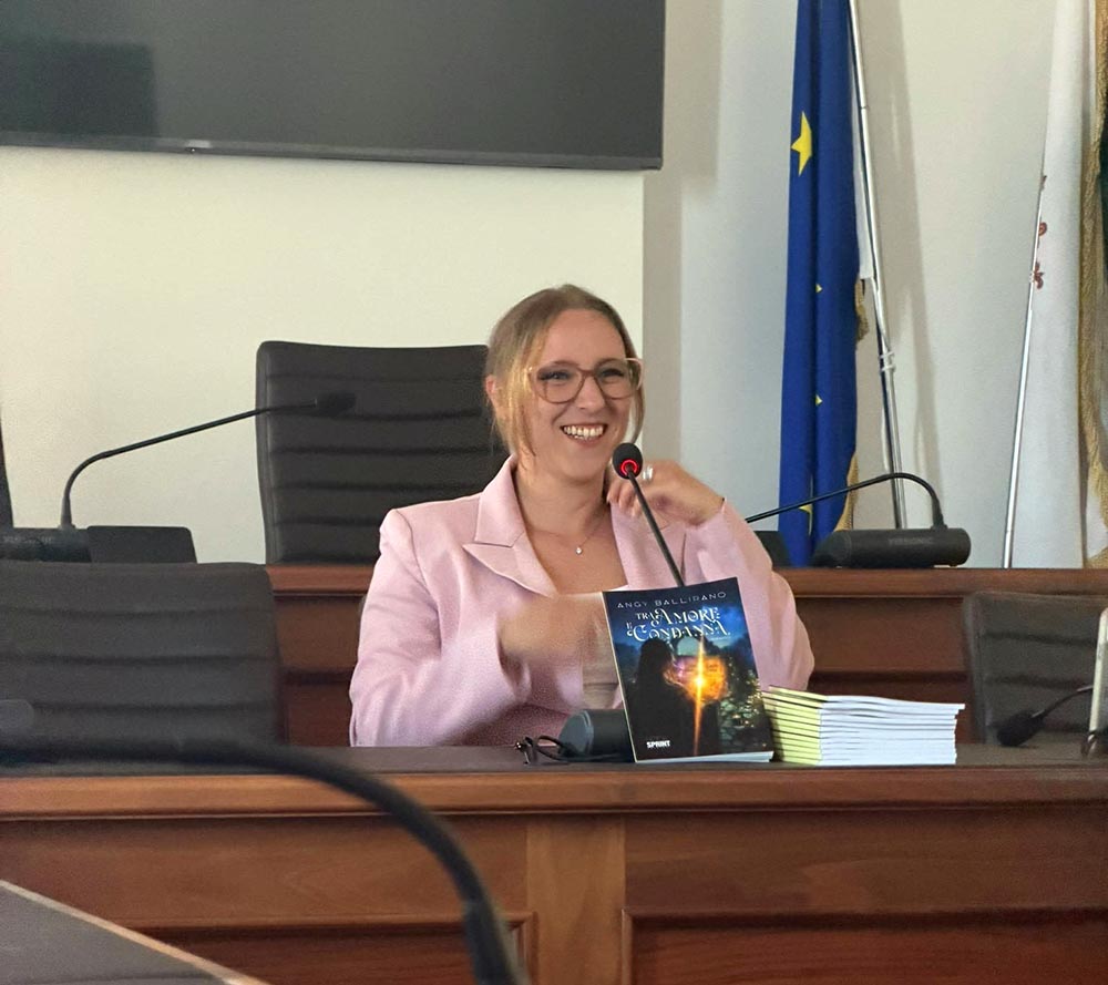 “TRA AMORE E CONDANNA” IL ROMANZO DI ANGY BALLIRANO PRESENTATO A FORIO