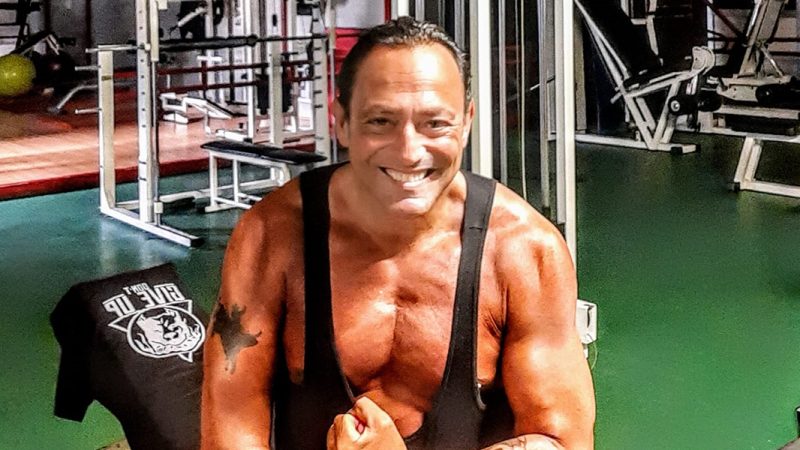IN VACANZA A ISCHIA IL CAMPIONE DEL MONDO DI ARTI MARZIALI E PESISTICA BRUNO DANOVARO