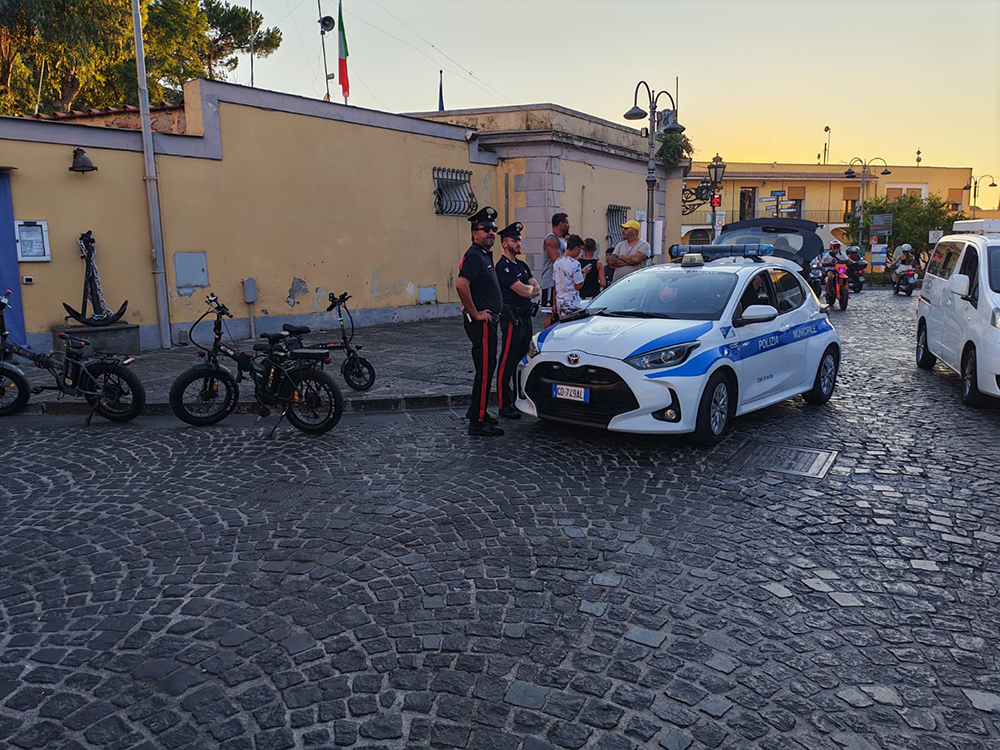 ISCHIA. CONTROLLI NELLE STRADE CENTRALI DEL PASSEGGIO: SEQUESTRATE SEI BICICLETTE A PEDALATA ASSISTITA