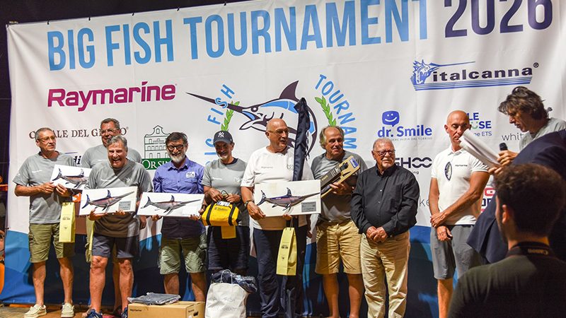 “ONE STRIKE ONE SMILE”: OLTRE 200 BANDIERINE ISSATE A VENTOTENE PER I PICCOLI PAZIENTI DI SMILE HOUSE FONDAZIONE ETS