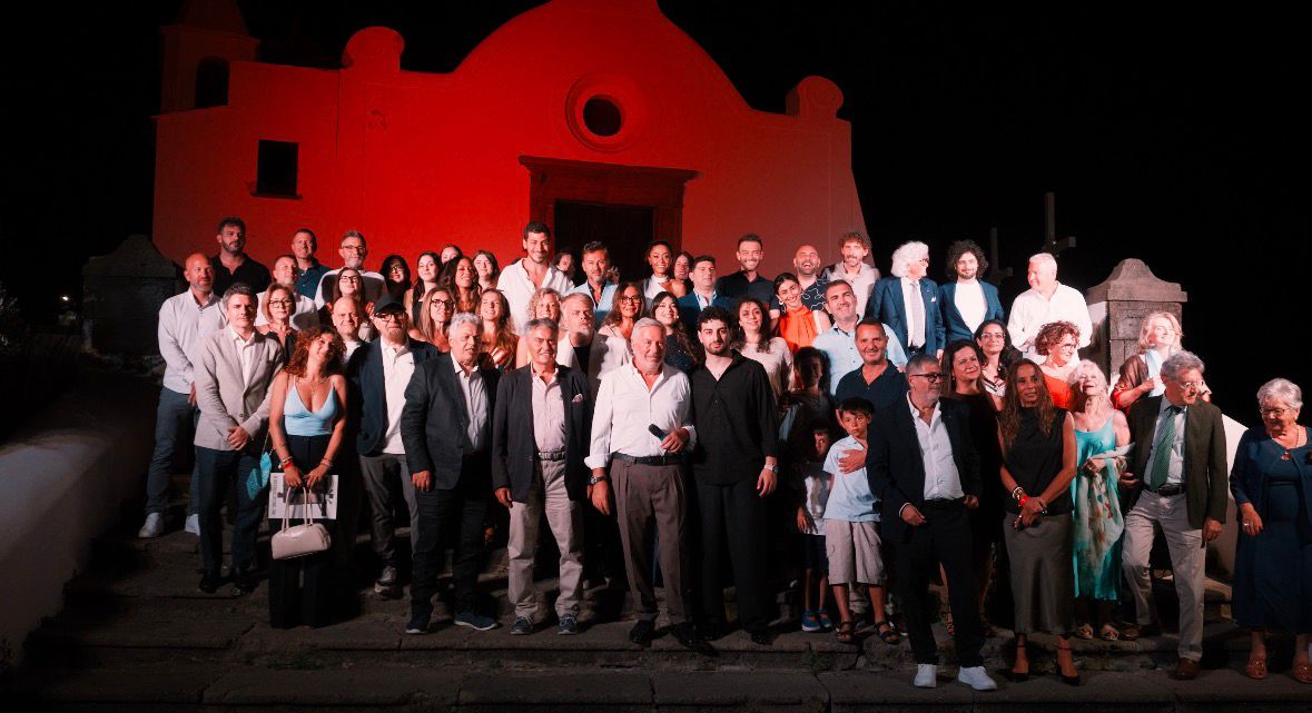 ISCHIA ABBRACCIA IL MONDO, APPRODI D’AUTORE INCANTA LA CHIESA DEL SOCCORSO