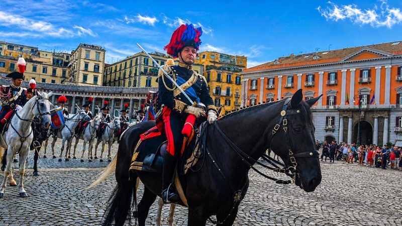 NAPOLI: I CARABINIERI A CAVALLO PRESIDIANO LA VILLA FLORIDIANA