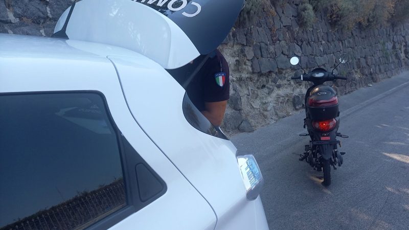 FORIO, DECINE E DECINE DI SEQUESTRI: CONTROLLI SENZA SOSTA SULLE STRADE NONOSTANTE IL CALDO