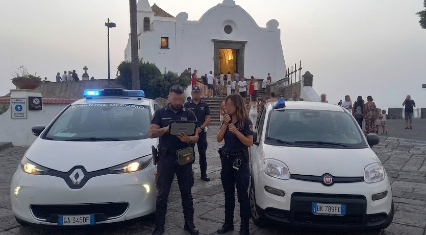CORSA CONTRO IL TEMPO AL GIOVEDÌ FORIANO: BIMBO FERITO ALLA TESTA SALVATO DALLA POLIZIA LOCALE