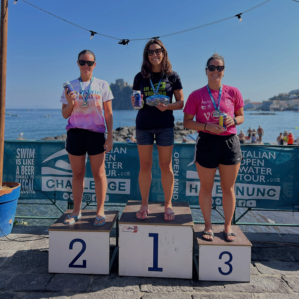 ISCHIA CAPITALE DEL NUOTO IN ACQUE LIBERE: OLTRE 840 PARTENTI ALLA OTTAVA TRAVERSATA DI NETTUNO