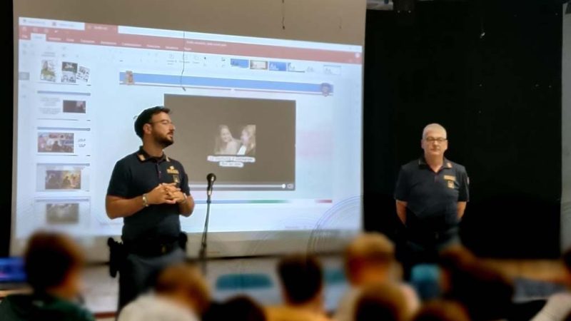 “UNA VITA DA SOCIAL”: LA POLIZIA POSTALE A LEZIONE DI LEGALITÀ ALL’ACTION WEEK