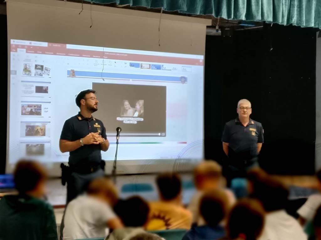 “UNA VITA DA SOCIAL”: LA POLIZIA POSTALE A LEZIONE DI LEGALITÀ ALL’ACTION WEEK