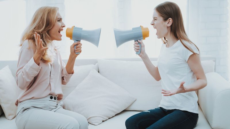 ESSERE GENITORI: IL MESTIERE PIÙ DIFFICILE DEL MONDO. QUANDO PROTEGGERE I PROPRI FIGLI DIVENTA UN RISCHIO PER LA VITA