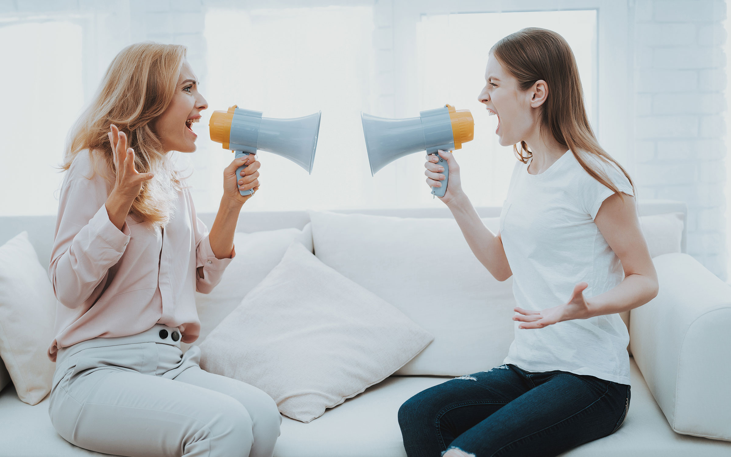 ESSERE GENITORI: IL MESTIERE PIÙ DIFFICILE DEL MONDO. QUANDO PROTEGGERE I PROPRI FIGLI DIVENTA UN RISCHIO PER LA VITA